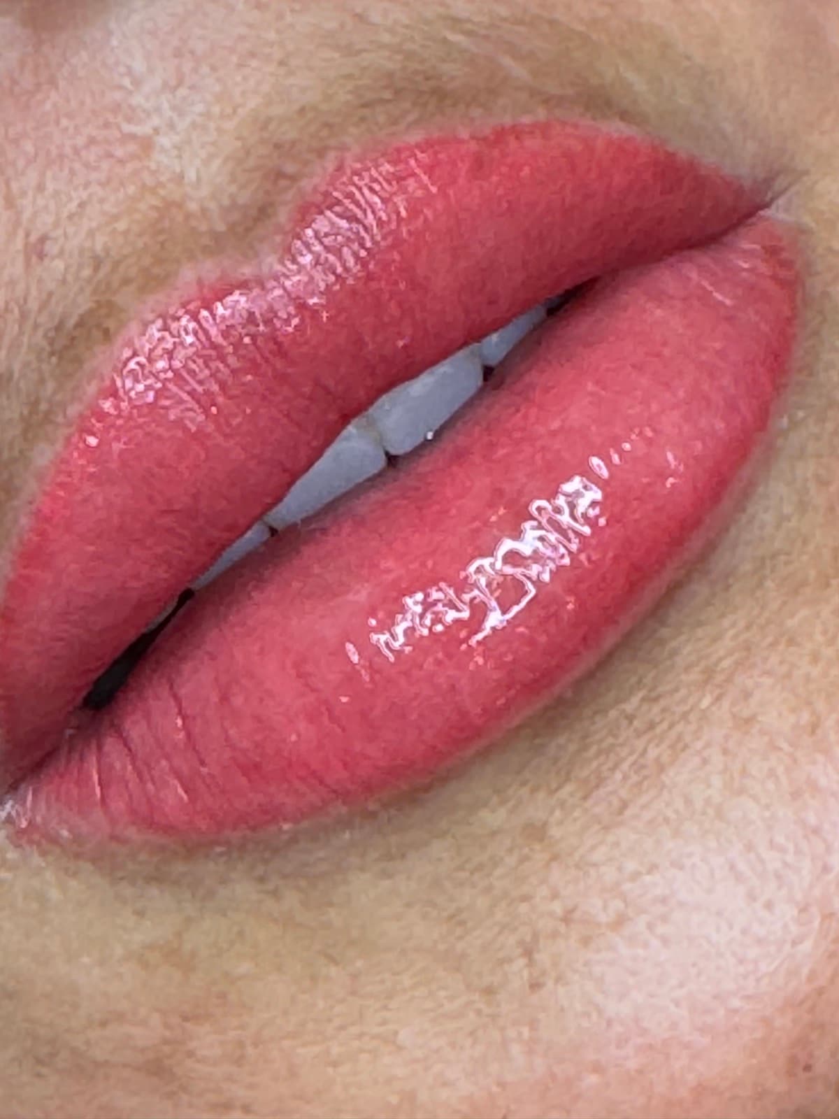 Close-up lip blush result